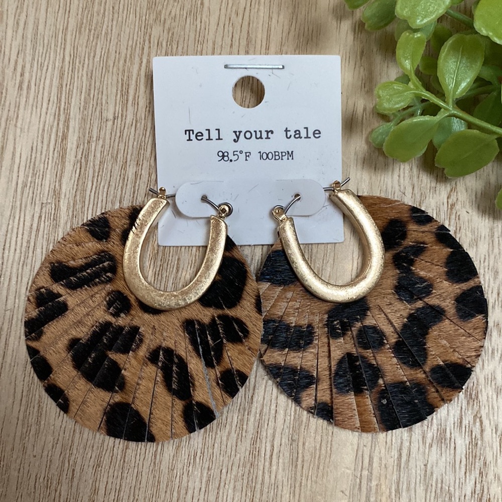 Tell Your Tale Leopard Earrings 💗 Gold Black & Brown